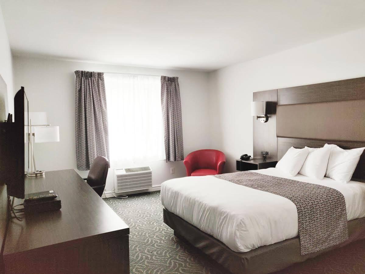 แทรเวลลอดจ์ บาย วินด์แฮม ริโก Hotel Rigaud ภายนอก รูปภาพ