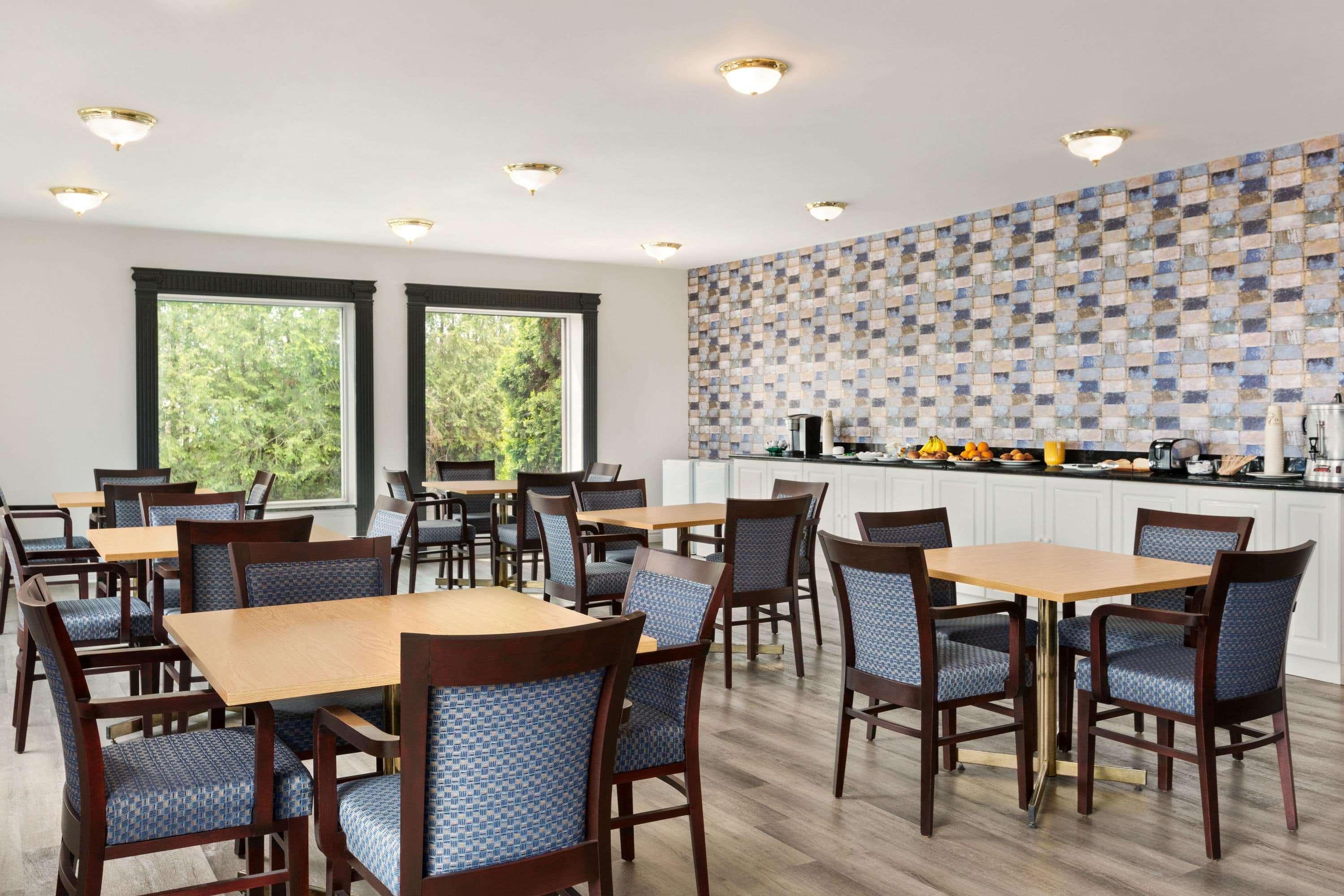 แทรเวลลอดจ์ บาย วินด์แฮม ริโก Hotel Rigaud ภายนอก รูปภาพ