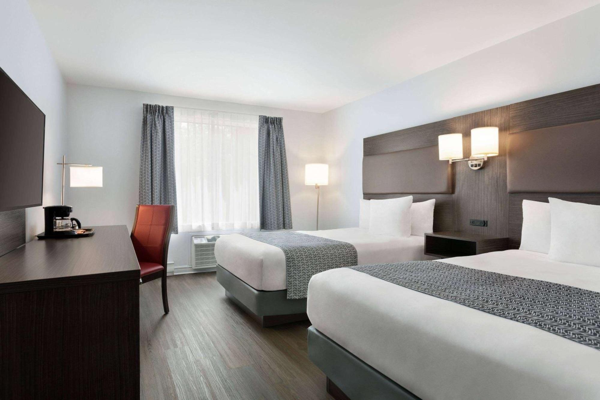 แทรเวลลอดจ์ บาย วินด์แฮม ริโก Hotel Rigaud ภายนอก รูปภาพ